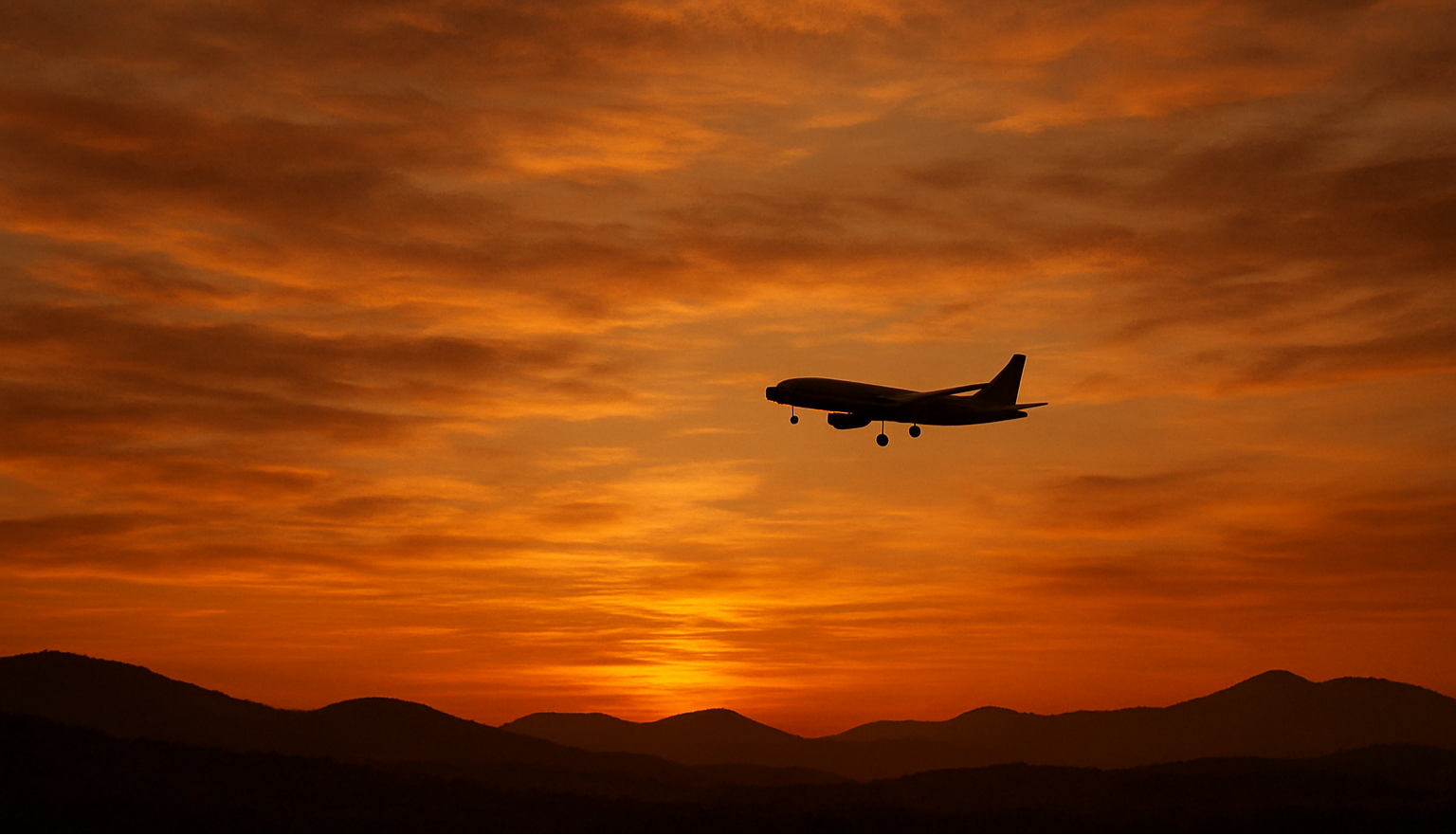 un paisaje de fondo con un atardecer con ligeros toques marrones y un avion volando